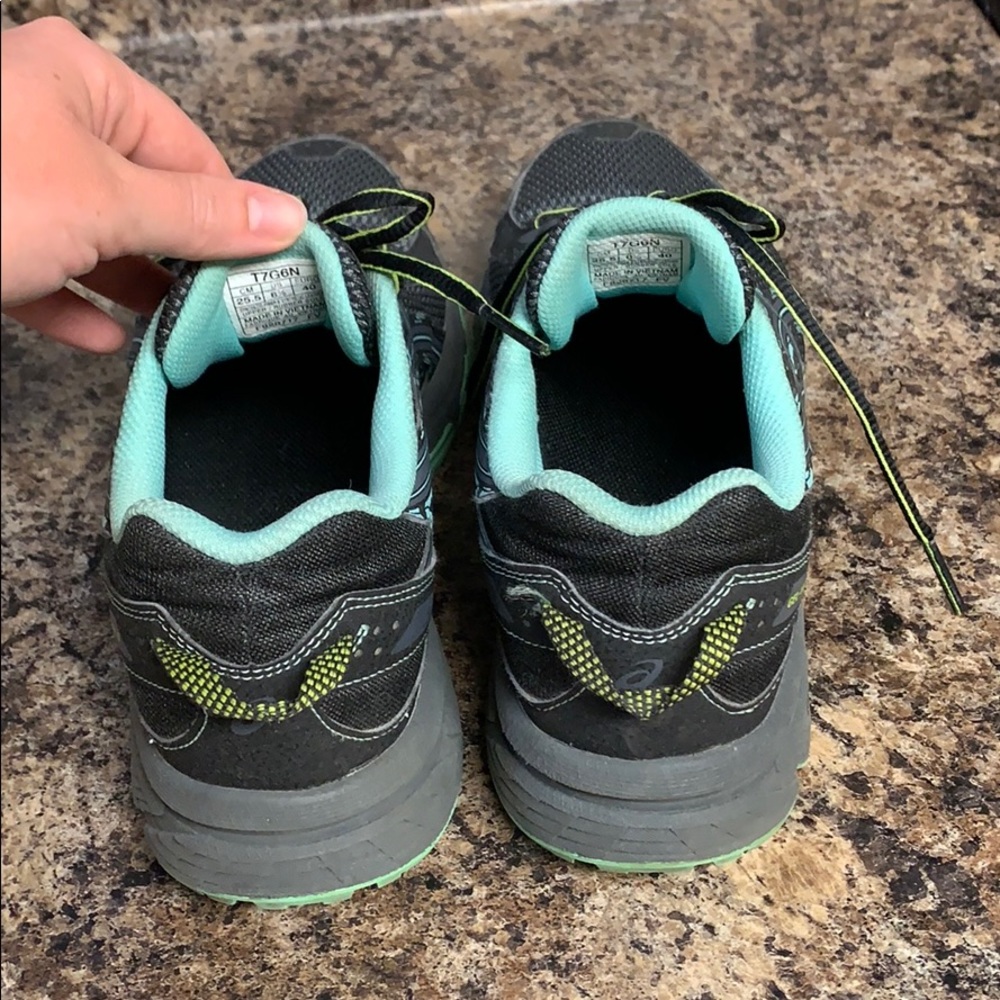ASICS - Picture 3 of 5